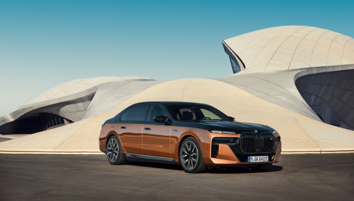 BMW i7 M70 xDrive: svelata la nuova versione top di gamma della berlina elettrica - Foto 65 di 85