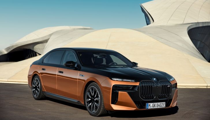 BMW i7 M70 xDrive: svelata la nuova versione top di gamma della berlina elettrica - Foto 64 di 85