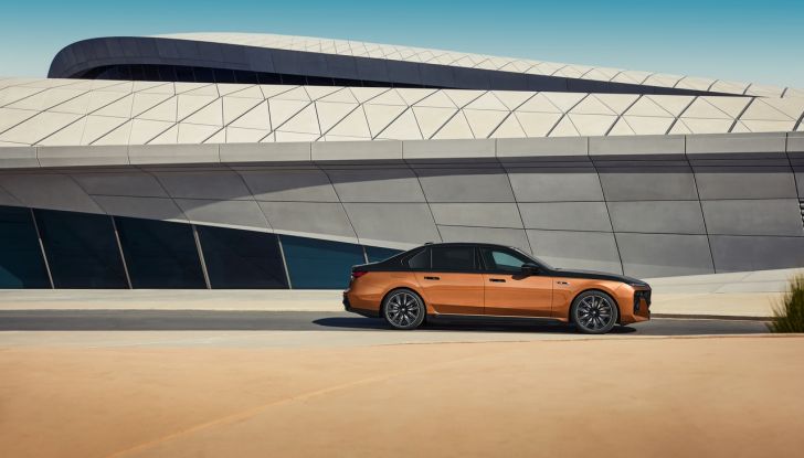 BMW i7 M70 xDrive: svelata la nuova versione top di gamma della berlina elettrica - Foto 60 di 85
