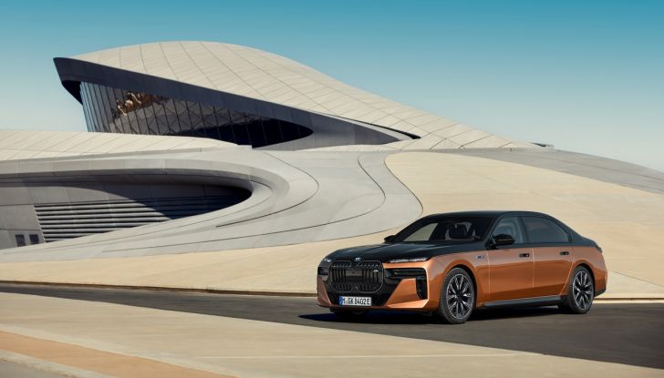 BMW i7 M70 xDrive: svelata la nuova versione top di gamma della berlina elettrica - Foto 83 di 85