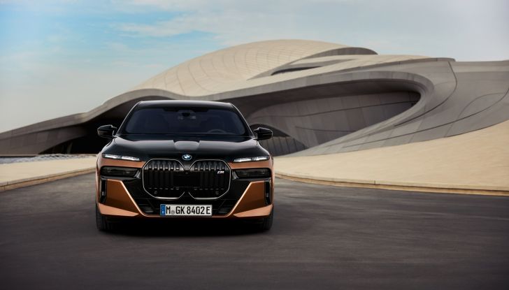 BMW i7 M70 xDrive: svelata la nuova versione top di gamma della berlina elettrica - Foto 56 di 85