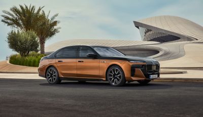 BMW i7 M70 xDrive: svelata la nuova versione top di gamma della berlina elettrica