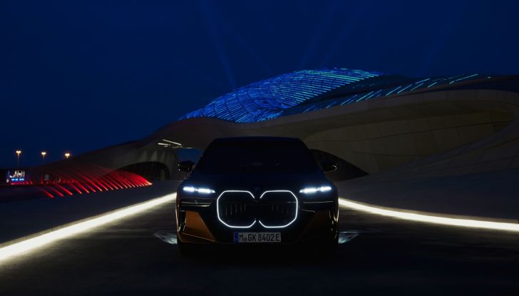 BMW i7 M70 xDrive: svelata la nuova versione top di gamma della berlina elettrica - Foto 44 di 85