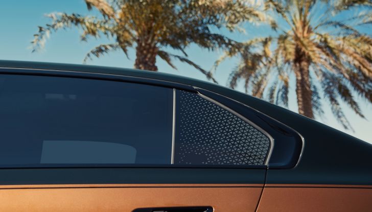 BMW i7 M70 xDrive: svelata la nuova versione top di gamma della berlina elettrica - Foto 40 di 85