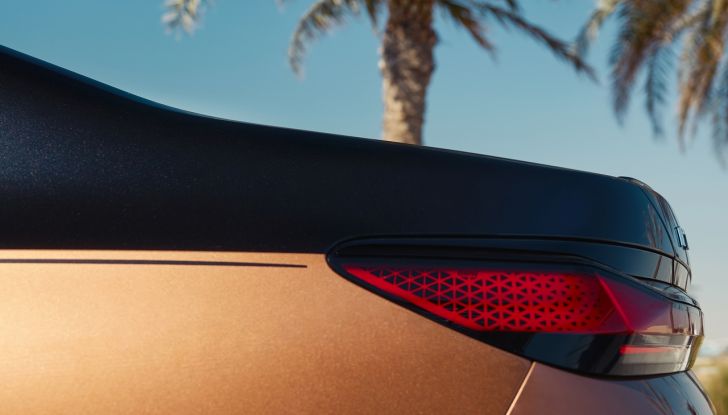 BMW i7 M70 xDrive: svelata la nuova versione top di gamma della berlina elettrica - Foto 39 di 85