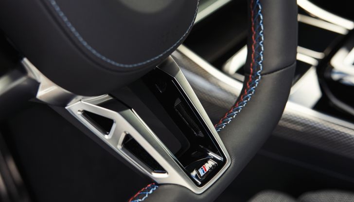 BMW i7 M70 xDrive: svelata la nuova versione top di gamma della berlina elettrica - Foto 29 di 85