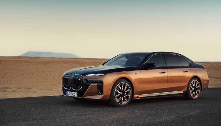BMW i7 M70 xDrive: svelata la nuova versione top di gamma della berlina elettrica - Foto 23 di 85