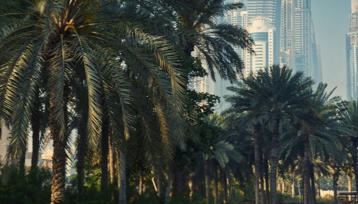 BMW i7 M70 xDrive: svelata la nuova versione top di gamma della berlina elettrica - Foto 9 di 85