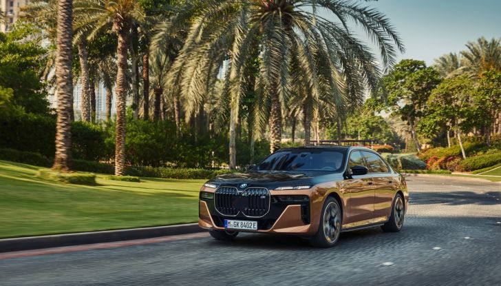 BMW i7 M70 xDrive: svelata la nuova versione top di gamma della berlina elettrica - Foto 5 di 85