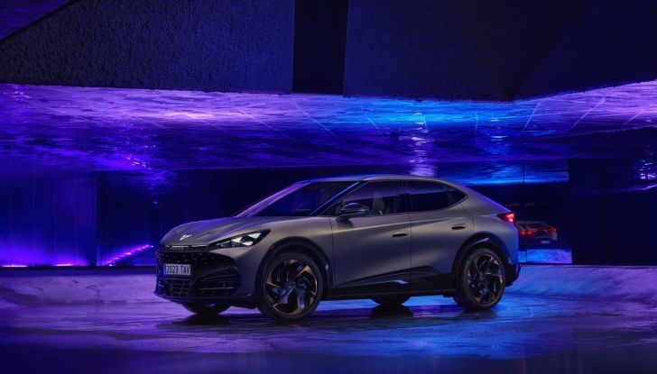 Cupra Tavascan: debutta il primo SUV coupé 100% elettrico del marchio - Foto 3 di 26