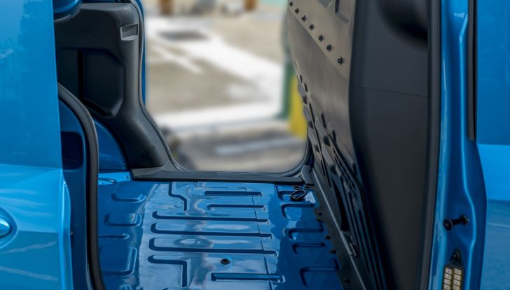 Ford E-Transit Courier: debutta il nuovo veicolo commerciale elettrico - Foto 19 di 26