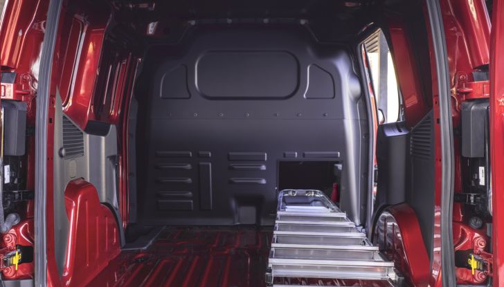 Ford E-Transit Courier: debutta il nuovo veicolo commerciale elettrico - Foto 5 di 26