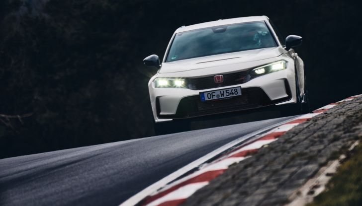 Honda Civic Type R 2023: nuovo record sul giro al Nurburgring - Foto 12 di 13