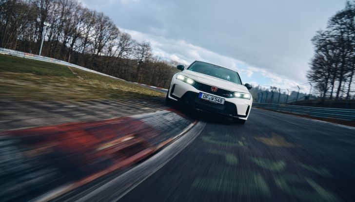 Honda Civic Type R 2023: nuovo record sul giro al Nurburgring - Foto 8 di 13