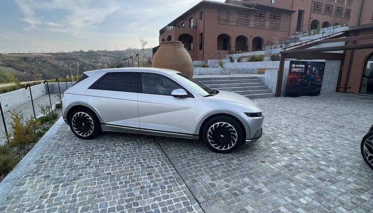 Hyundai Ioniq 2: esordio a un passo (con prezzi competitivi) - Foto 12 di 15