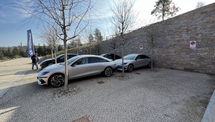 Hyundai Ioniq 2: esordio a un passo (con prezzi competitivi) - Foto 13 di 15