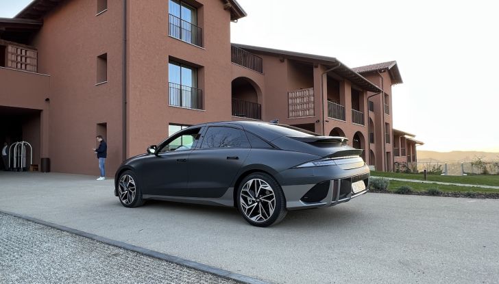 Hyundai Ioniq 2: esordio a un passo (con prezzi competitivi) - Foto 6 di 15