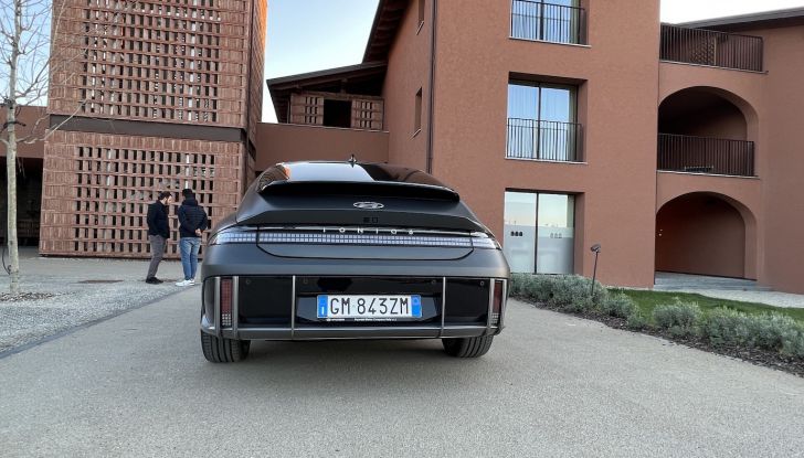 Hyundai Ioniq 2: esordio a un passo (con prezzi competitivi) - Foto 7 di 15