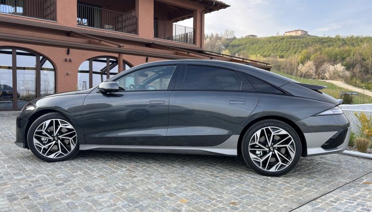 Hyundai Ioniq 2: esordio a un passo (con prezzi competitivi) - Foto 10 di 15