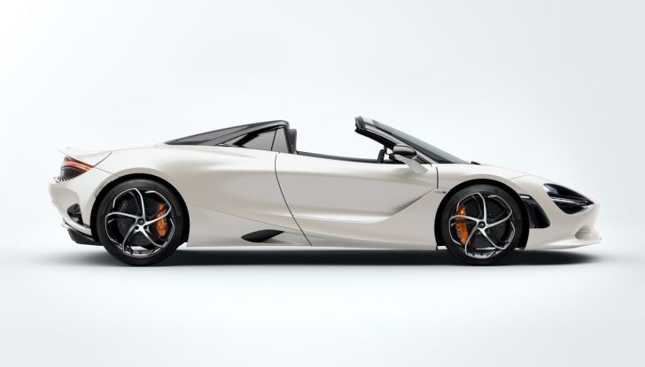McLaren 750S: debutta la supercar più leggera e potente del marchio - Foto 3 di 75