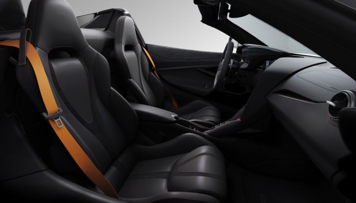 McLaren 750S: debutta la supercar più leggera e potente del marchio - Foto 4 di 75