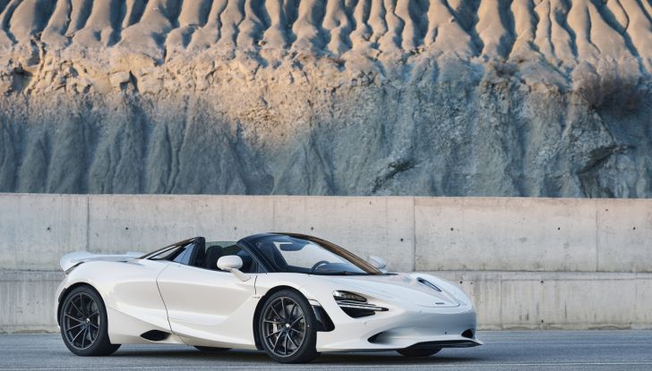 McLaren 750S: debutta la supercar più leggera e potente del marchio - Foto 34 di 75