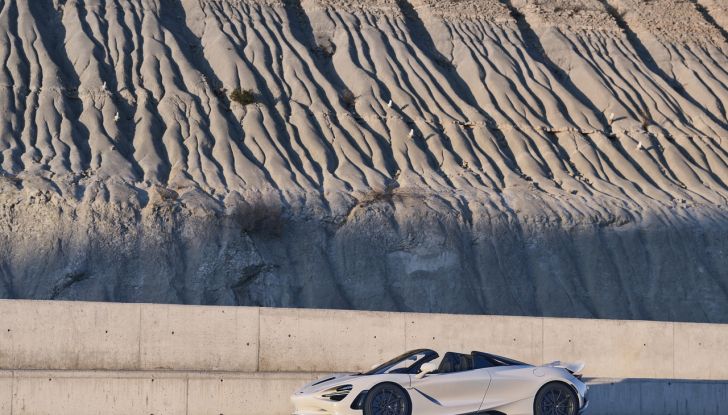 McLaren 750S: debutta la supercar più leggera e potente del marchio - Foto 36 di 75