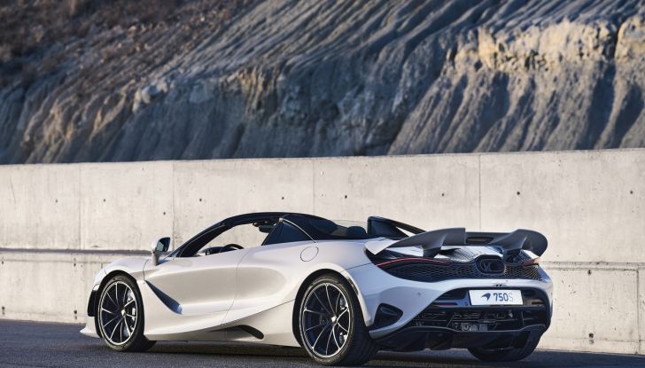 McLaren 750S: debutta la supercar più leggera e potente del marchio - Foto 37 di 75