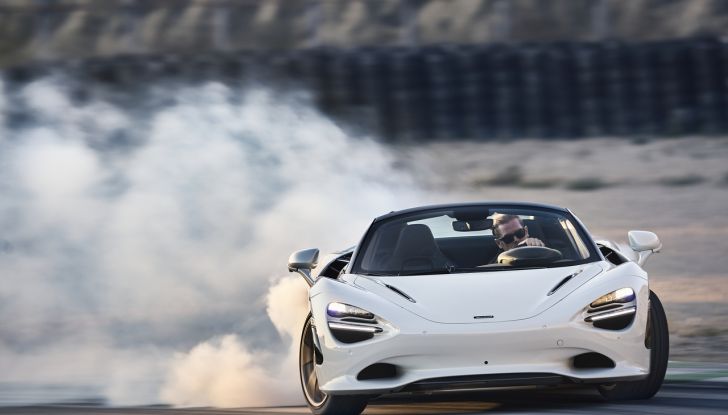 McLaren 750S: debutta la supercar più leggera e potente del marchio - Foto 38 di 75