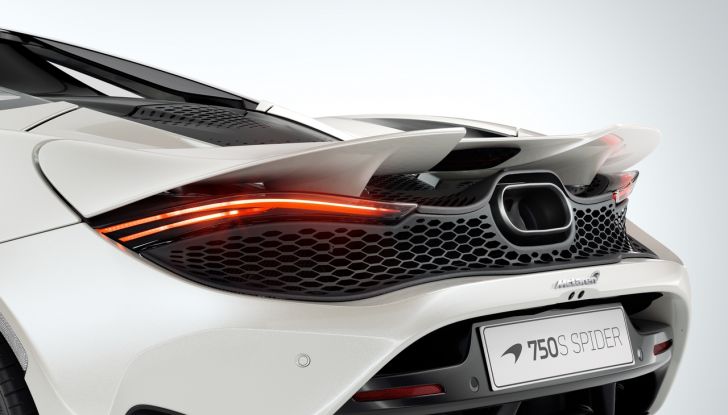 McLaren 750S: debutta la supercar più leggera e potente del marchio - Foto 7 di 75