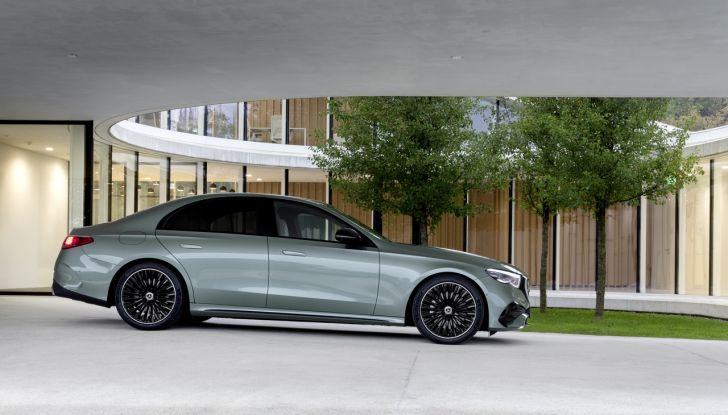 Mercedes Classe E 2024: caratteristiche e motori della nuova generazione - Foto 67 di 124