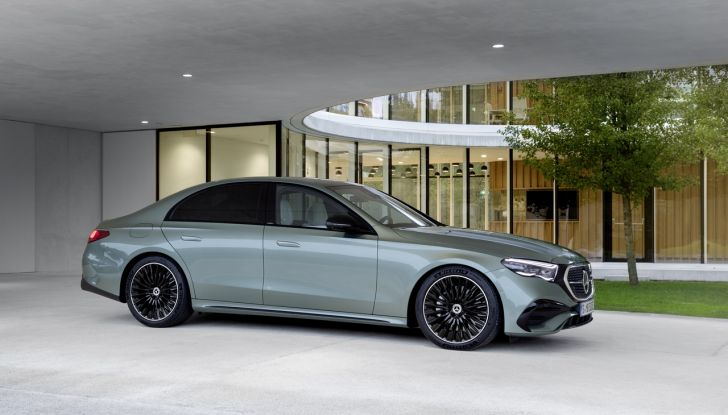Mercedes Classe E 2024: caratteristiche e motori della nuova generazione - Foto 68 di 124