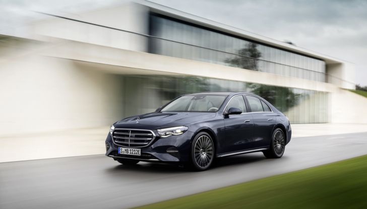 Mercedes Classe E 2024: caratteristiche e motori della nuova generazione - Foto 1 di 124
