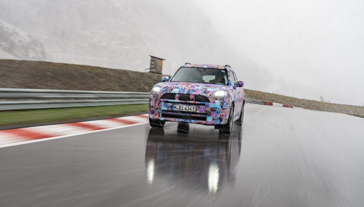 Mini Countryman 2024: prime immagini ufficiali della nuova generazione - Foto 19 di 37