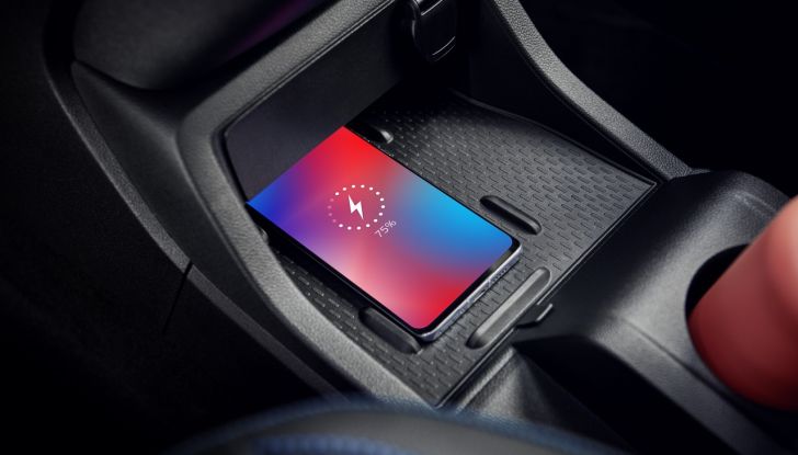 Nissan Townstar EV Combi: sbarca in Europa la versione per il trasporto passeggeri - Foto 6 di 12