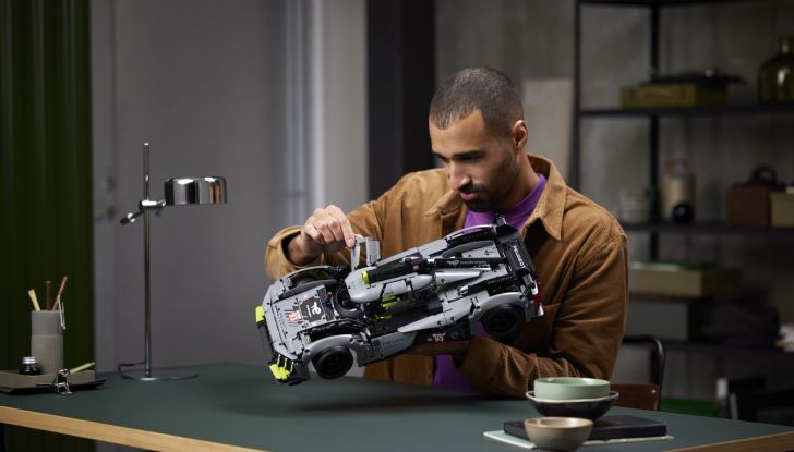 Peugeot 9X8: debutta la versione LEGO Technic dell’hypercar ibrida - Foto 5 di 7