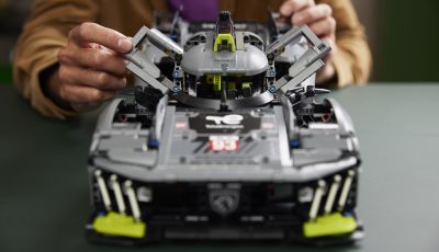 Peugeot 9X8: debutta la versione LEGO Technic dell’hypercar ibrida