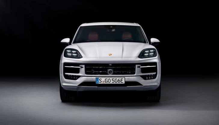 Porsche Cayenne MY2024: motori, design, allestimenti e prezzi - Foto 10 di 48