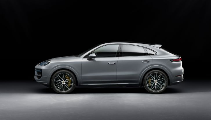 Porsche Cayenne MY2024: motori, design, allestimenti e prezzi - Foto 13 di 48