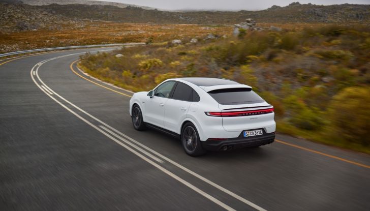 Porsche Cayenne MY2024: motori, design, allestimenti e prezzi - Foto 14 di 48