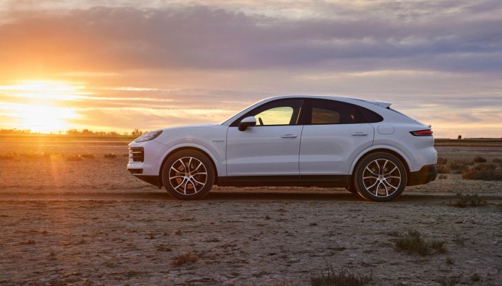 Porsche Cayenne MY2024: motori, design, allestimenti e prezzi - Foto 28 di 48
