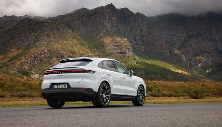 Porsche Cayenne MY2024: motori, design, allestimenti e prezzi - Foto 30 di 48