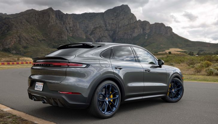 Porsche Cayenne MY2024: motori, design, allestimenti e prezzi - Foto 35 di 48