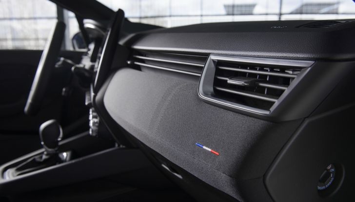 Nuova Renault Clio 2024: motori, design, allestimenti e abitacolo - Foto 4 di 37