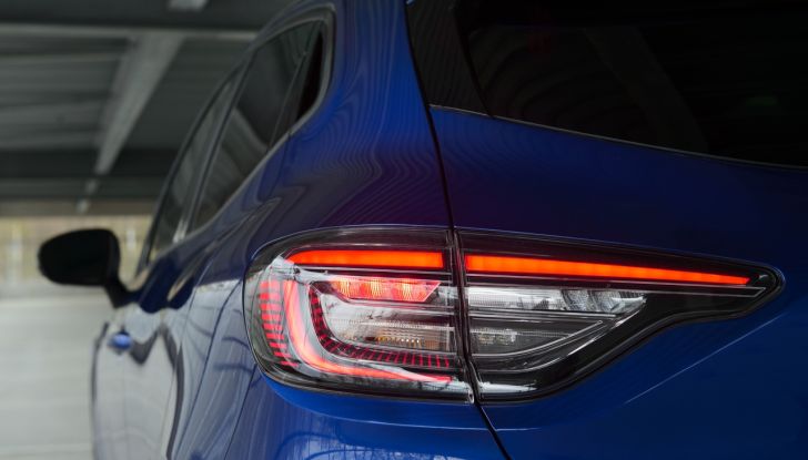 Nuova Renault Clio 2024: motori, design, allestimenti e abitacolo - Foto 15 di 37