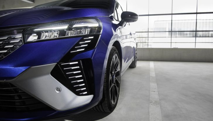 Nuova Renault Clio 2024: motori, design, allestimenti e abitacolo - Foto 16 di 37