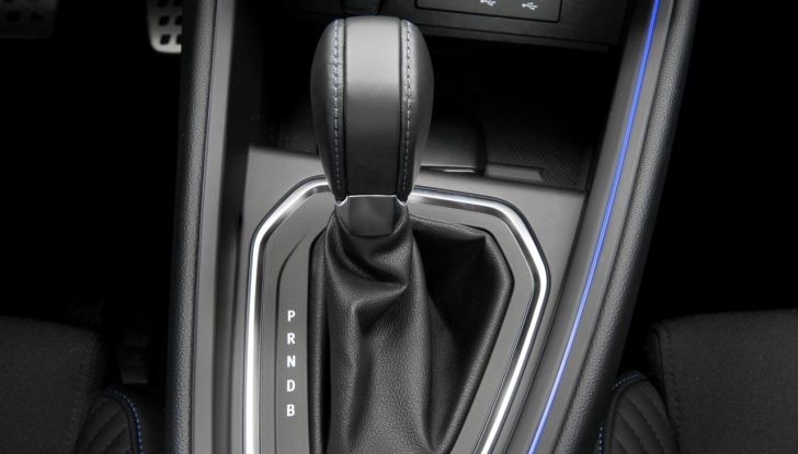 Nuova Renault Clio 2024: motori, design, allestimenti e abitacolo - Foto 18 di 37