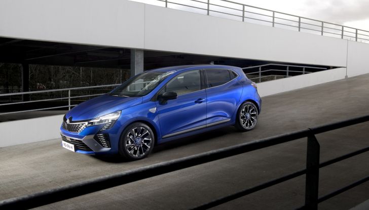 Nuova Renault Clio 2024: motori, design, allestimenti e abitacolo - Foto 24 di 37