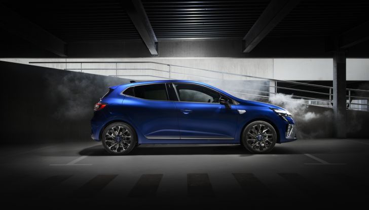 Nuova Renault Clio 2024: motori, design, allestimenti e abitacolo - Foto 26 di 37