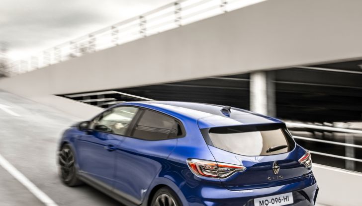 Nuova Renault Clio 2024: motori, design, allestimenti e abitacolo - Foto 28 di 37